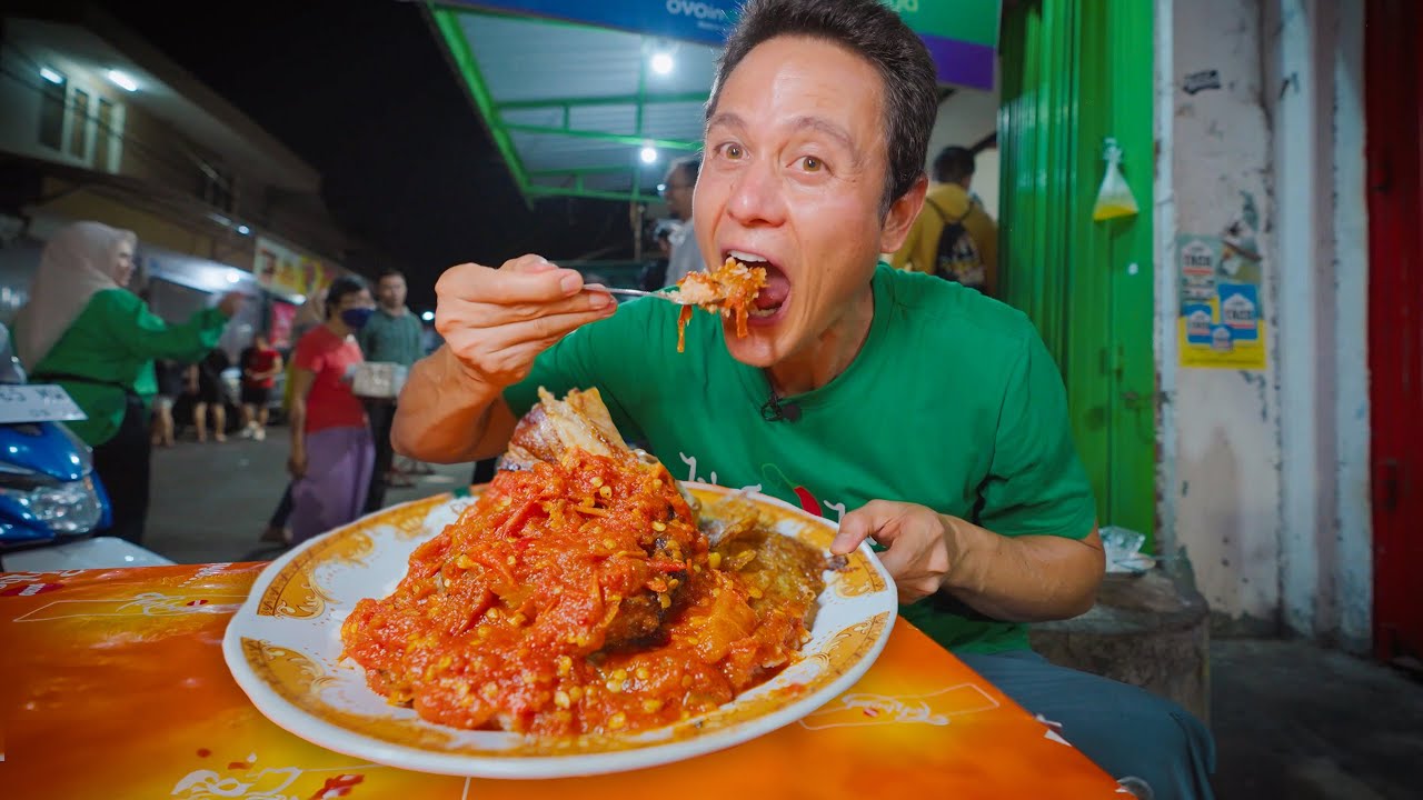 Indonesia SPICY FOOD Overdose!! SAMBAL MOUNTAIN + Smashed Chili Chicken! 28 hq720 155