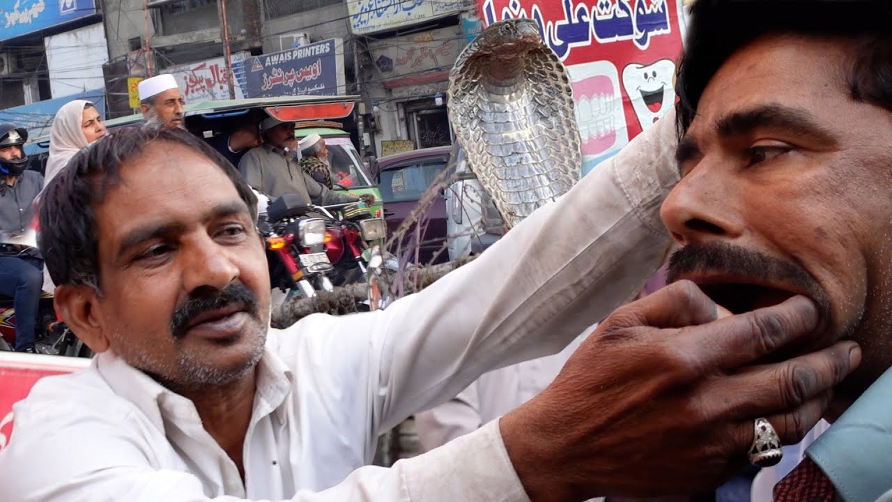 Los dentistas y doctores CALLEJEROS de Pakistán ⚕️ 30 hq720 1876