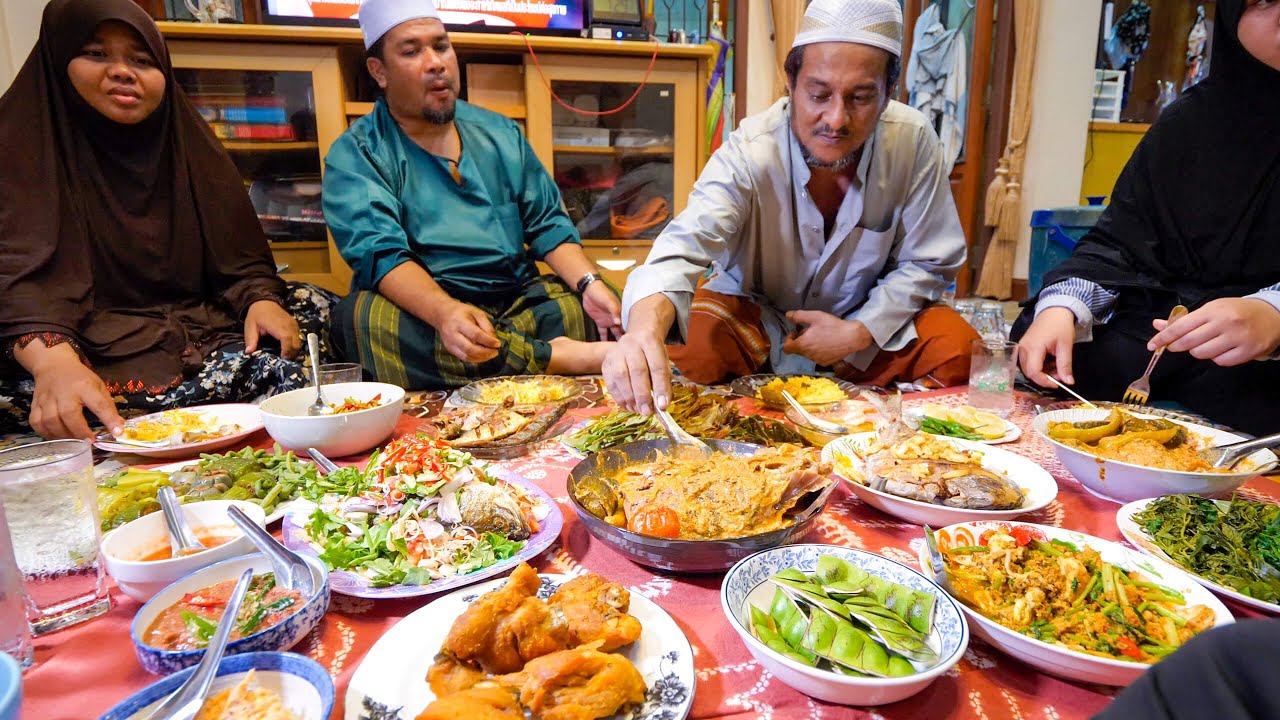 Indian Malay Food HUGE FISH HEAD CURRY Cooked By The KING OF SPICE! 22 hq720 419