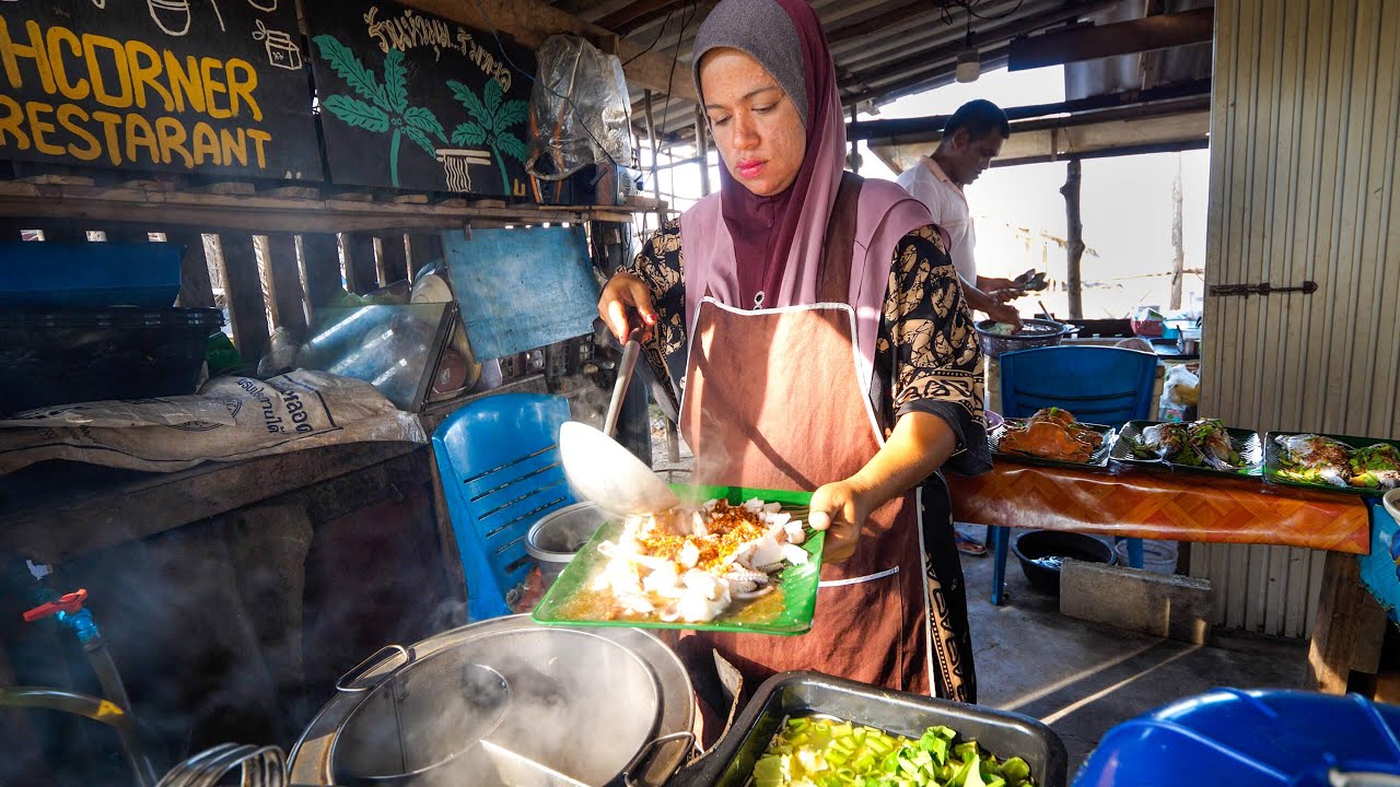 Beach Food Paradise!! SLIPPER LOBSTER NOODLES in Narathiwat, Deep South Thailand! 11 hq720 421