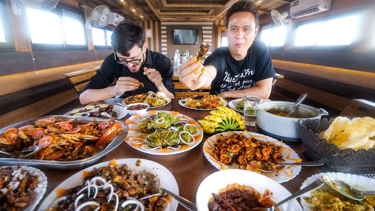 God’s Own Country!! SOUTH INDIAN SEAFOOD on Houseboat | Backwaters - Kerala, India! 22 hq720 493