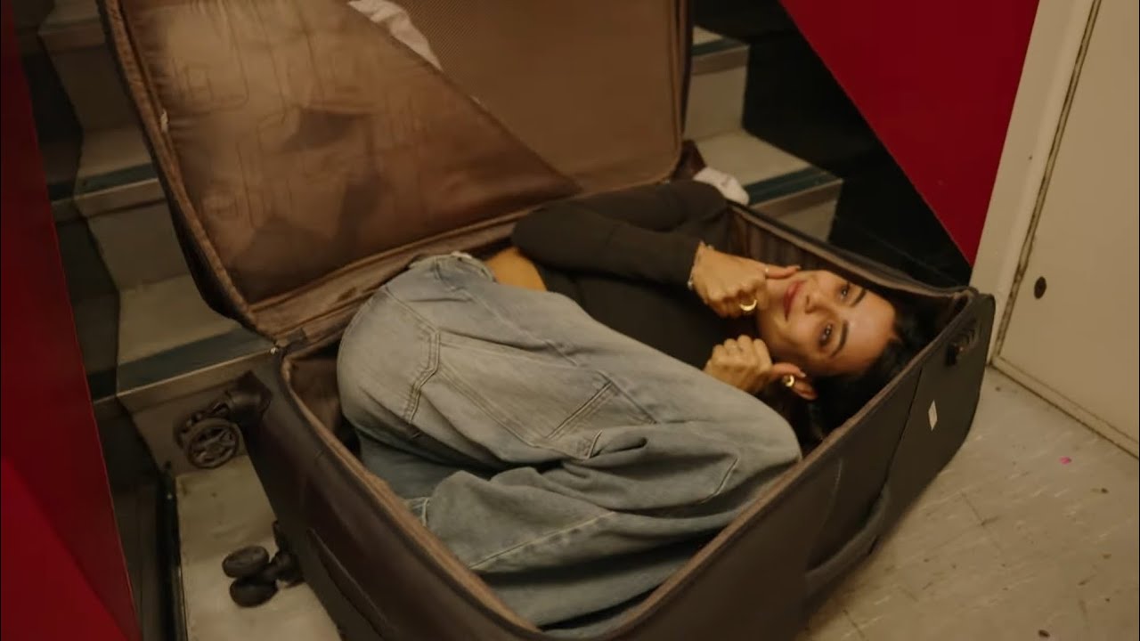 Faling down the stairs inside a Suitcase!?!